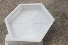 六棱塊護坡塑料模具什么材質(zhì)的好？