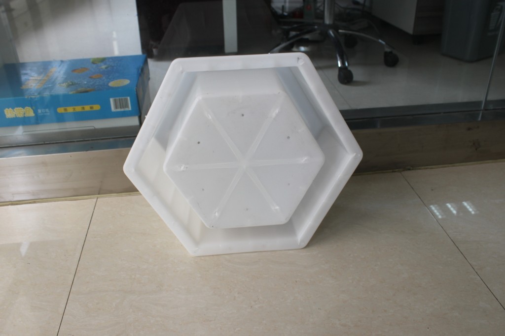 什么樣的六角塊護坡模具質(zhì)量才好？